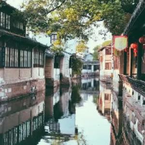 太空归来80天后 神十六乘组亮相